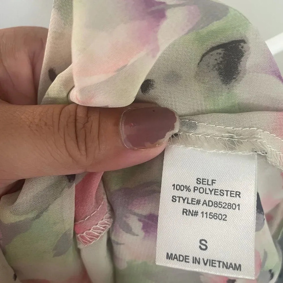 Astr sleeveless floral top - Picture 2 of 4